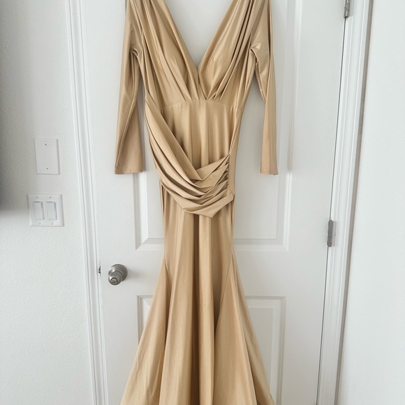 Elegant long sleeve champagne satin dress size 6M - Picture 2 of 6